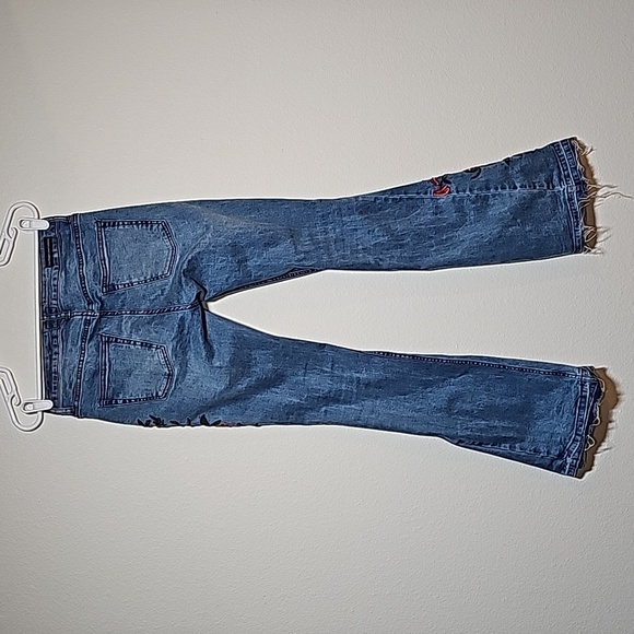 Umgee Jeans Denim Flare Bottom Mid-Rise Fringe Hem Embroidered Red Roses 27 - Picture 3 of 8